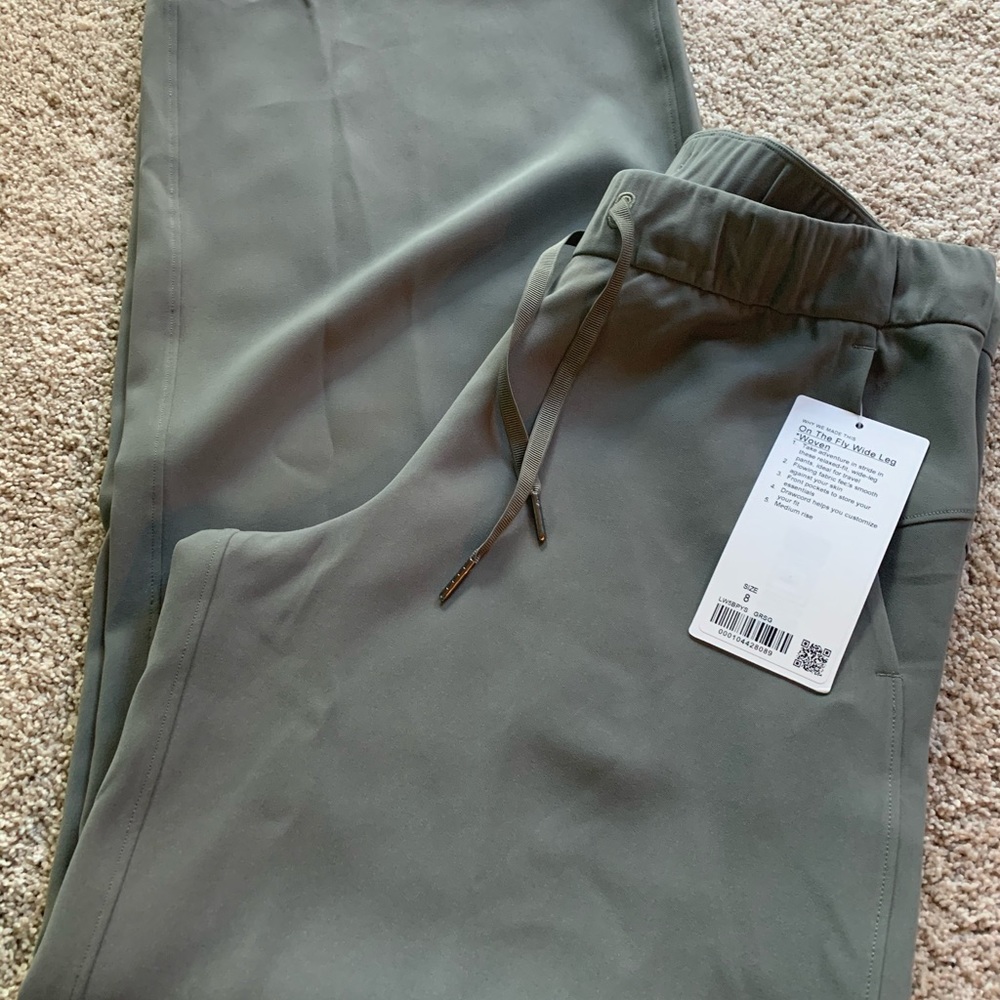 Women’s lululemon wide leg pant